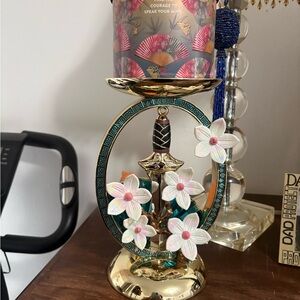 Bath & Body Works Mulan Pedestal (candle not included)